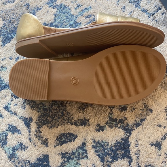 Gold Sandals - Picture 4 of 6